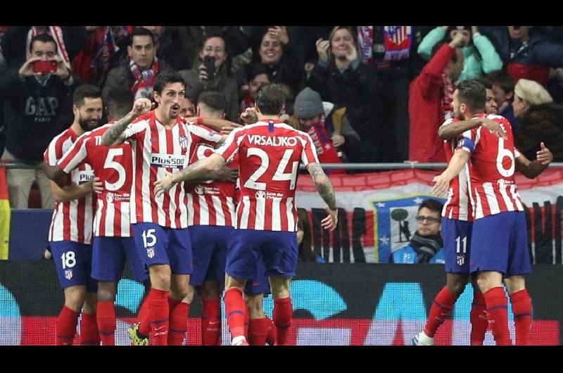 VIDEO  El Atleacutetico Madrid sacoacute una miacutenima ventaja frente al campeoacuten vigente Liverpool