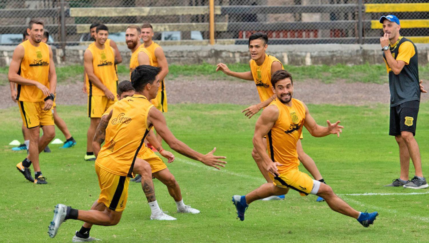 A pesar del mal momento futbolístico en Mitre se trabajó en la semana siempre con una sonrisa