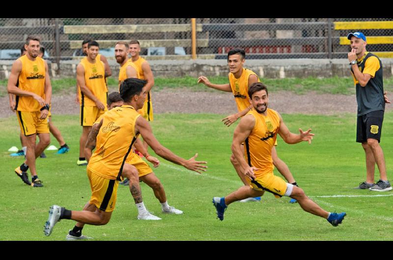 A pesar del mal momento futbolístico en Mitre se trabajó en la semana siempre con una sonrisa