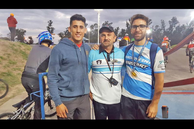 Exequiel Torres (piloto) Tito Ciappino (presidente de la Federación Argentina) e Ignacio Kaul (entrenador argentino) con mucha fe