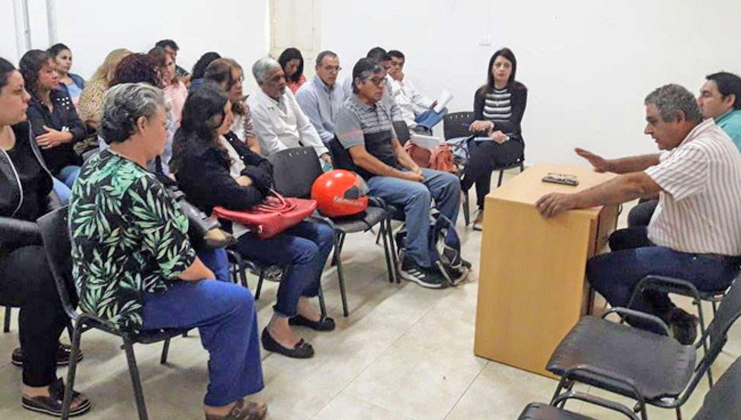 El intendente con docentes de la ciudad y zonas rurales