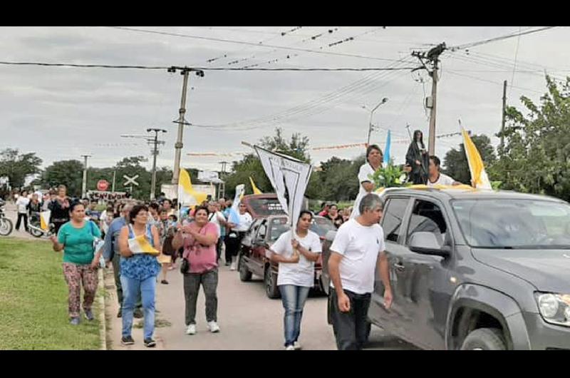 Cientos de vecinos acompañaron la caravana con la imagen de la beata por los barrios de Lavalle