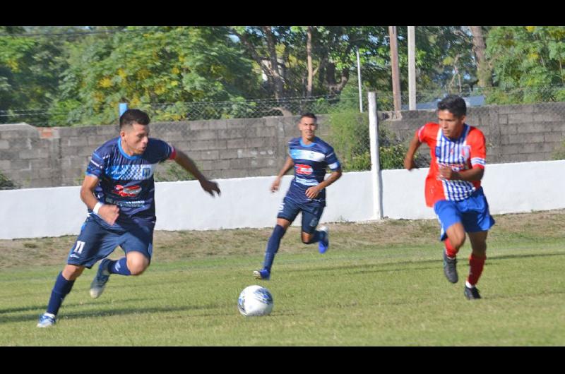 El partido entre Sportivo Fern�ndez y Unión Santiago tuvo mucha fricción pero poco juego Foto gentileza M�s Deportes Fern�ndez