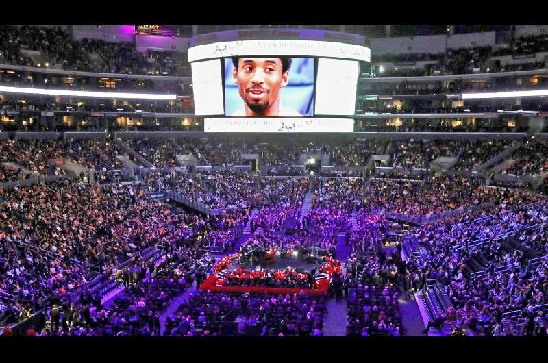 Unas 20 mil personas asistieron al homenaje que se realizó ayer en el Staples Center de Los Ángeles Otras lo siguieron por TV