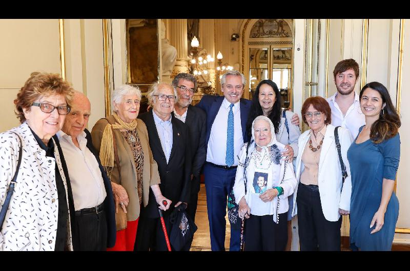 Alberto Fernaacutendez recibioacute a representantes de organismos de Derechos Humanos