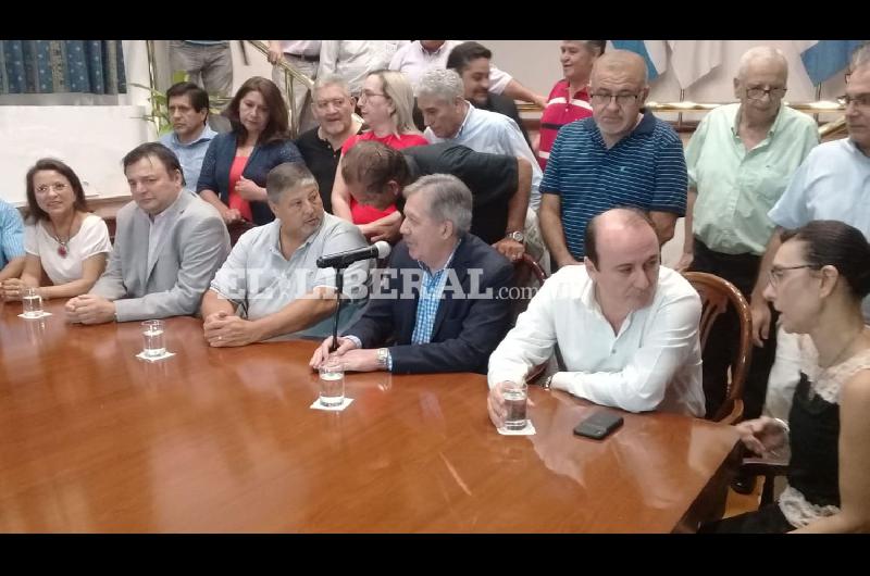 Gerardo Zamora anunciaraacute  hoy el incremento salarial para  los estatales de la provincia