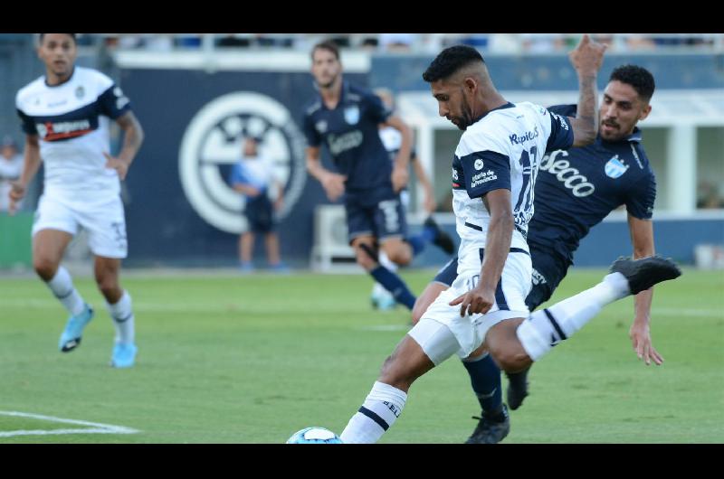 Gimnasia vencioacute con lo justo a un deslucido Atleacutetico Tucumaacuten