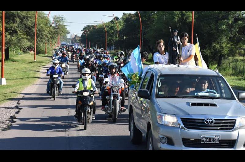 La peregrinación partió del barrio Almirante Brown hasta la capilla de la Beata santiagueña en Villa Silípica