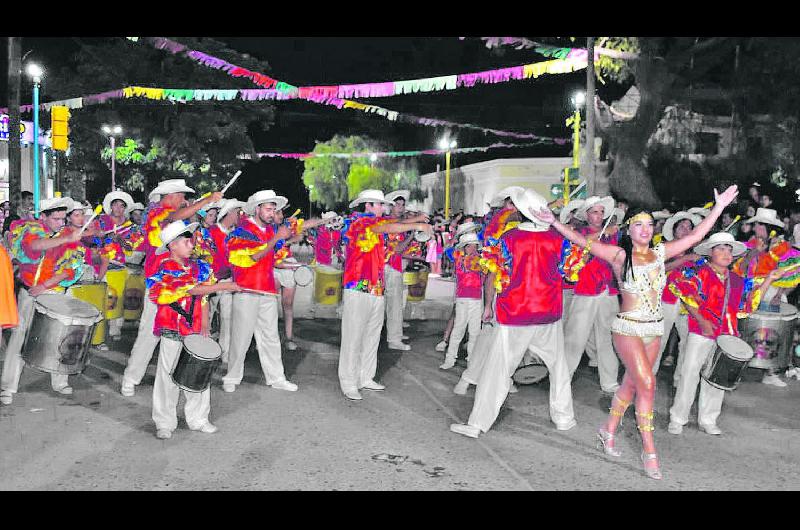 Con la presencia de gran cantidad de puacuteblico Loreto disfrutoacute de sus tradicionales corsos