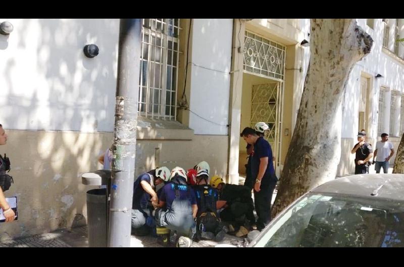 La menor accidentada fue socorrida de urgencia por personal de bomberos y de la policía