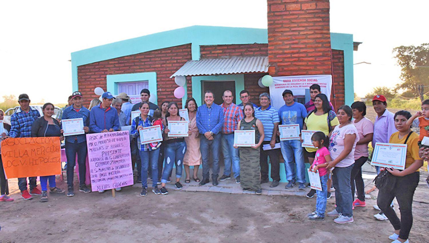 CEREMONIA La entrega de viviendas fue presidida por el ministro Ángel Niccolai
