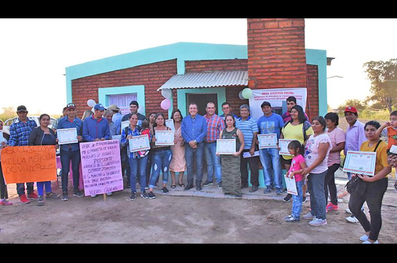 CEREMONIA La entrega de viviendas fue presidida por el ministro Ángel Niccolai
