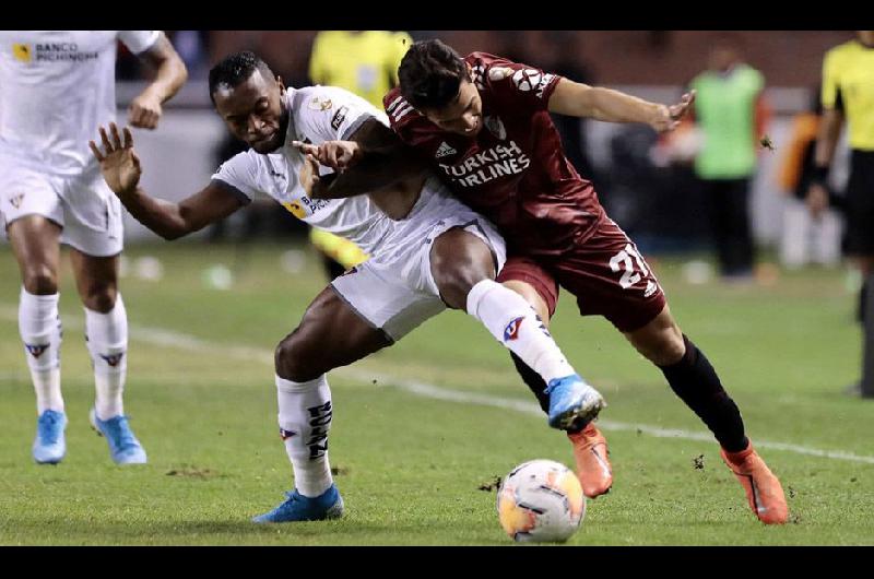 VIDEO  En su debut en la Libertadores River fue una sombra y cayoacute goleado ante Liga de Quito