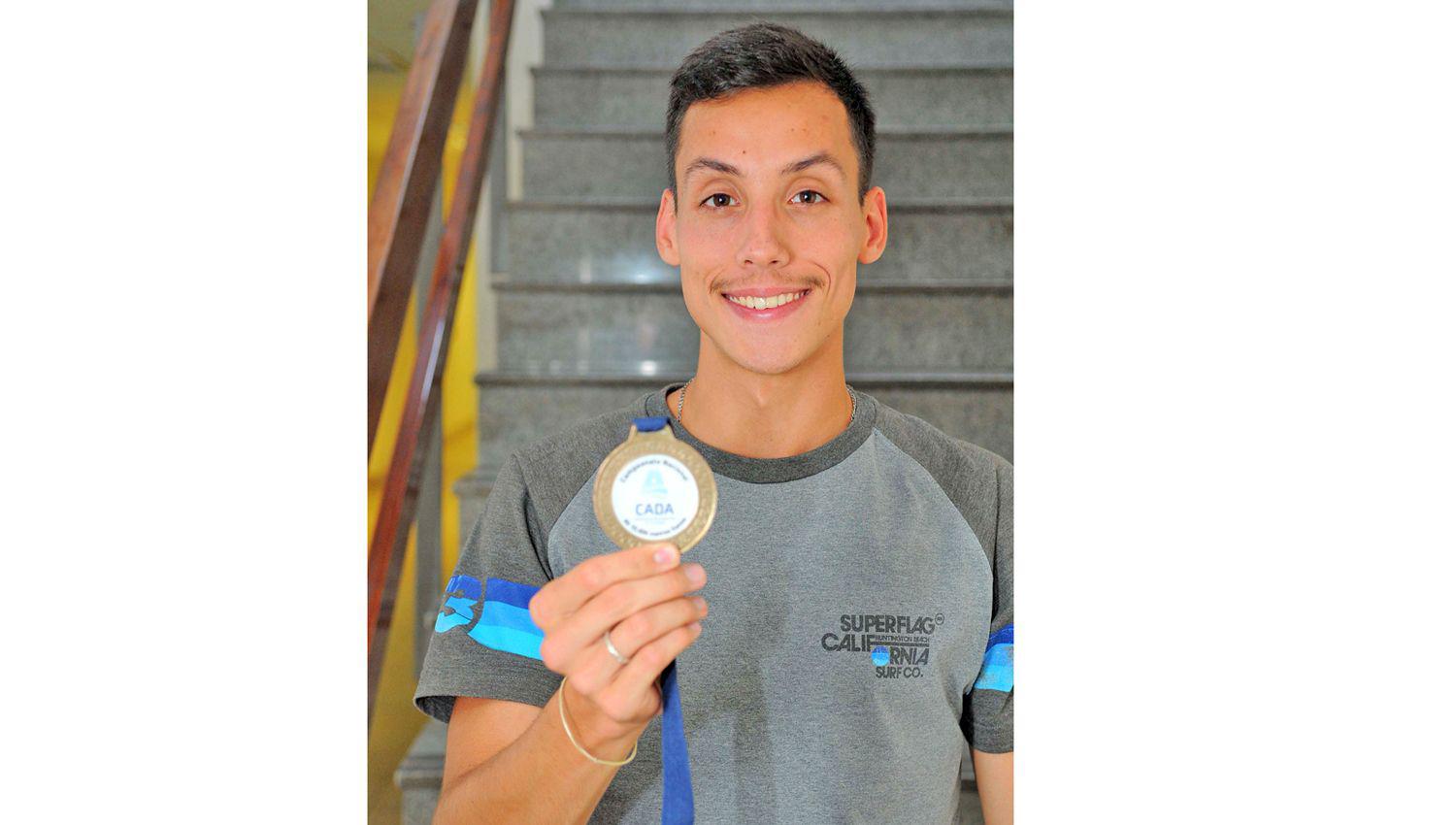 SATISFACCIÓN Mauricio Garzón volvió de Mar del Plata con la medalla de oro en los 10000 metros de la categoría Sub-23
