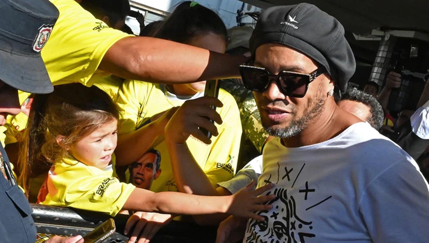 Detuvieron a Ronaldinho en Paraguay por falsificar un pasaporte