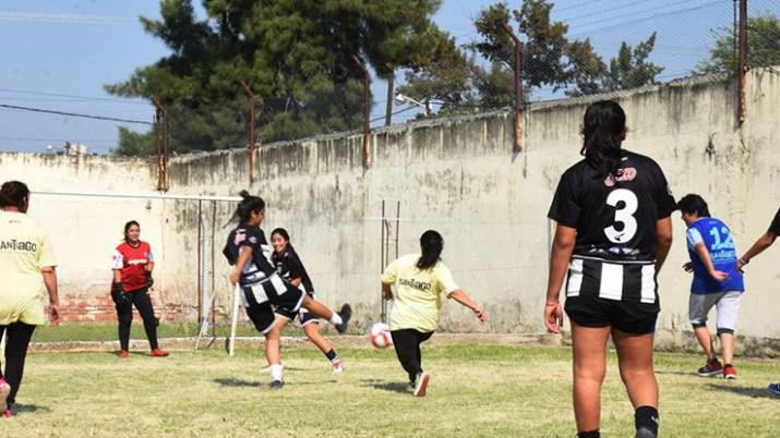 El partido amistoso fue entre Central Córdoba e internas del Penal de Mujeres