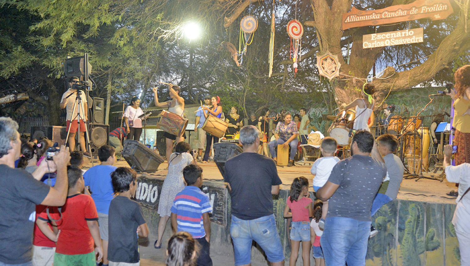 En el Patio del ldquoIndiordquo hubo  una intensa jornada por el  Diacutea Internacional de la Mujer