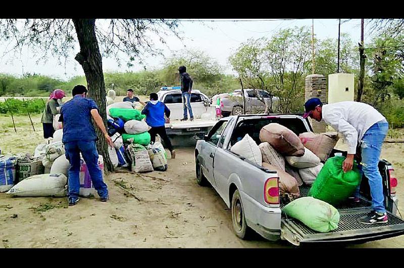 SECUESTRO Las bolsas con soja y maíz fueron entregadas al encargado de la empresa dueña del cargamento 
