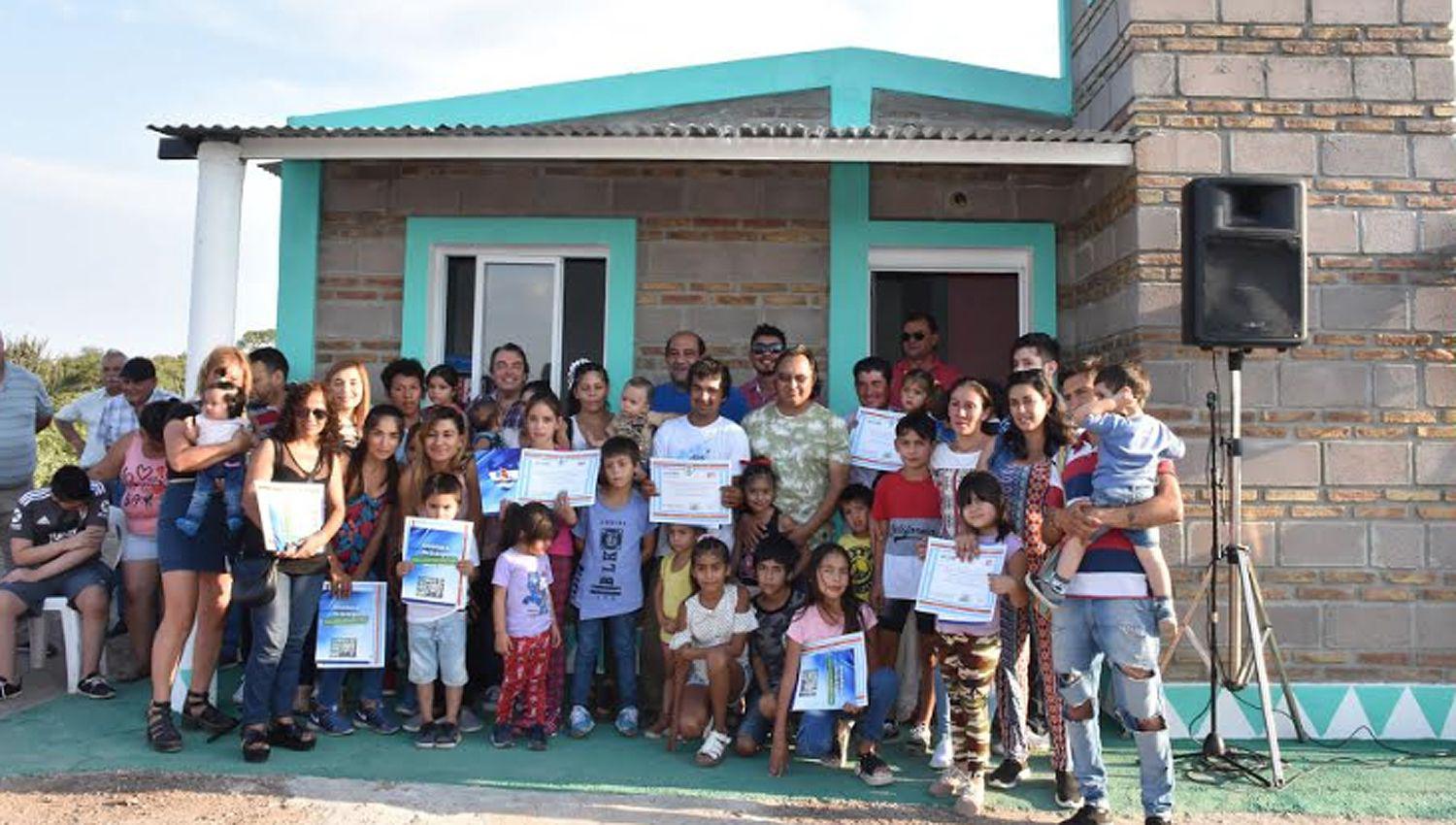 Entregan viviendas sociales en el Departamento Ojo de Agua