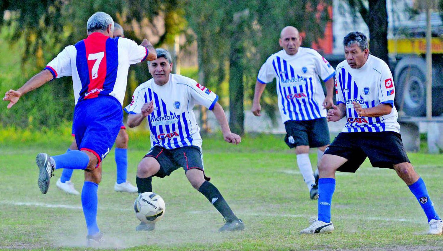 Mantildeana se pone en marcha la Nueva Liga de Amigos del Fuacutetbol Amateur