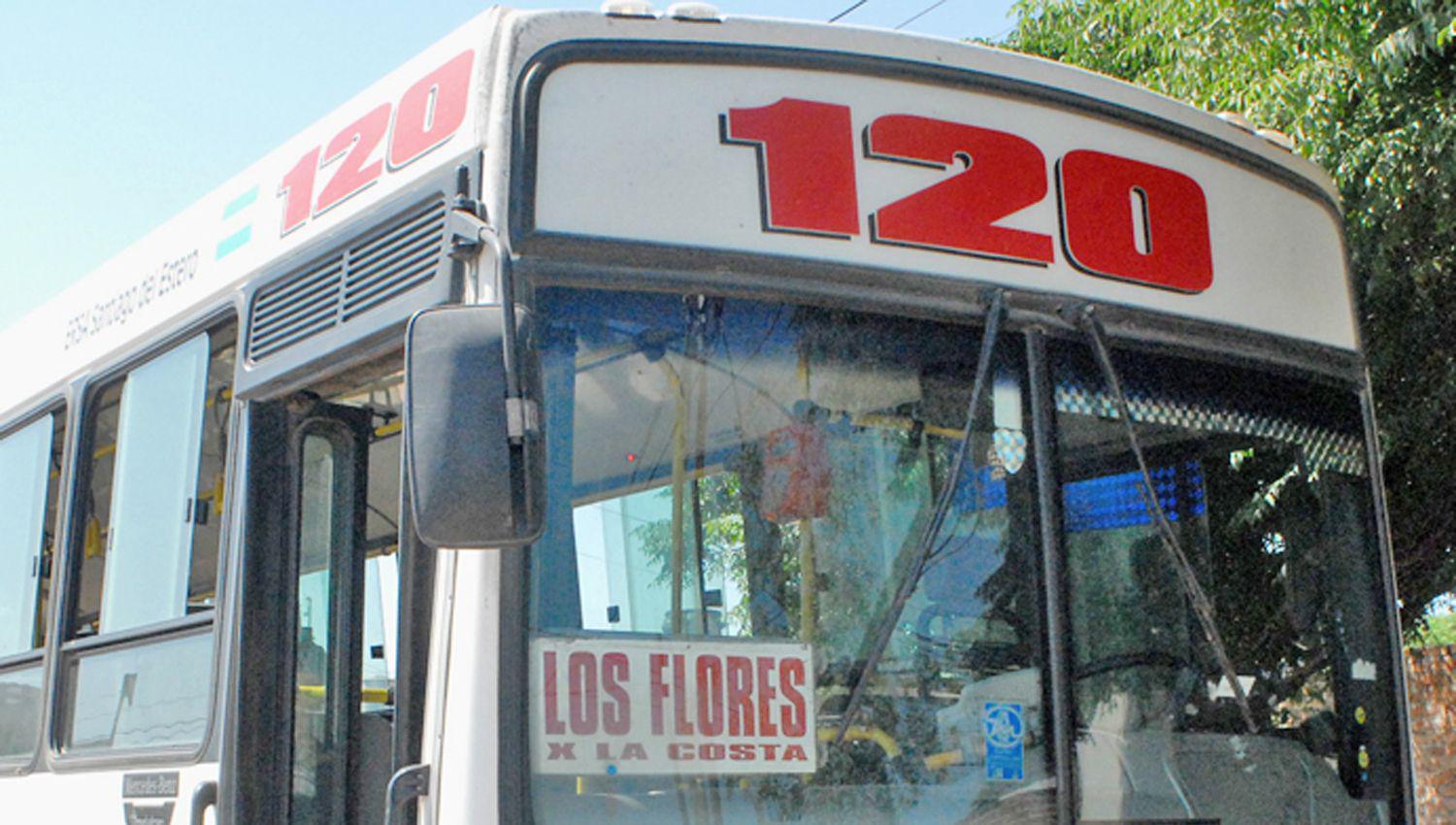 CAUTIVOS Nuevamente los usuarios del transporte público quedaron en el medio de un conflicto entre empleados y patronal 
