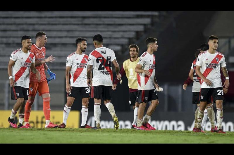 River redobloacute la apuesta y licencioacute a todo su plantel por tiempo indeterminado