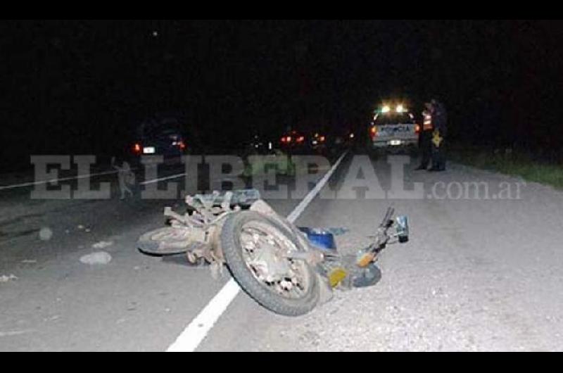 El joven motociclista falleció tras la colisión con la camioneta