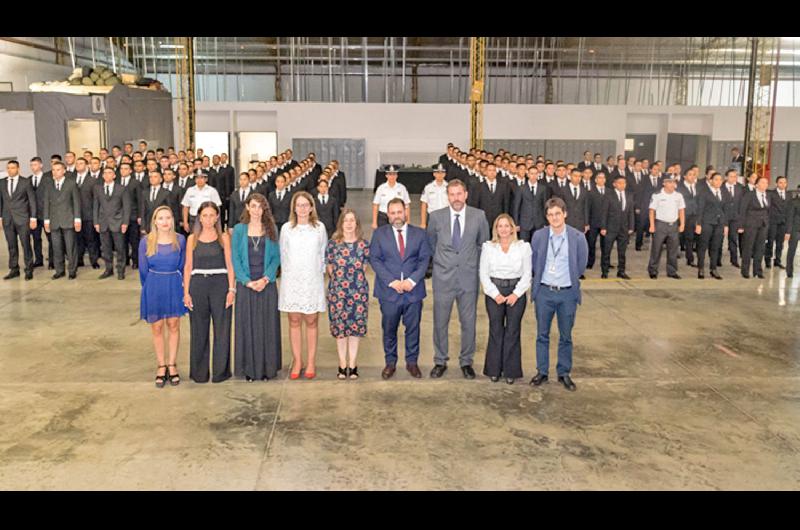 Joacutevenes santiaguentildeos comenzaron el curso de Oficiales de la Policiacutea de Seguridad Aeroportuaria