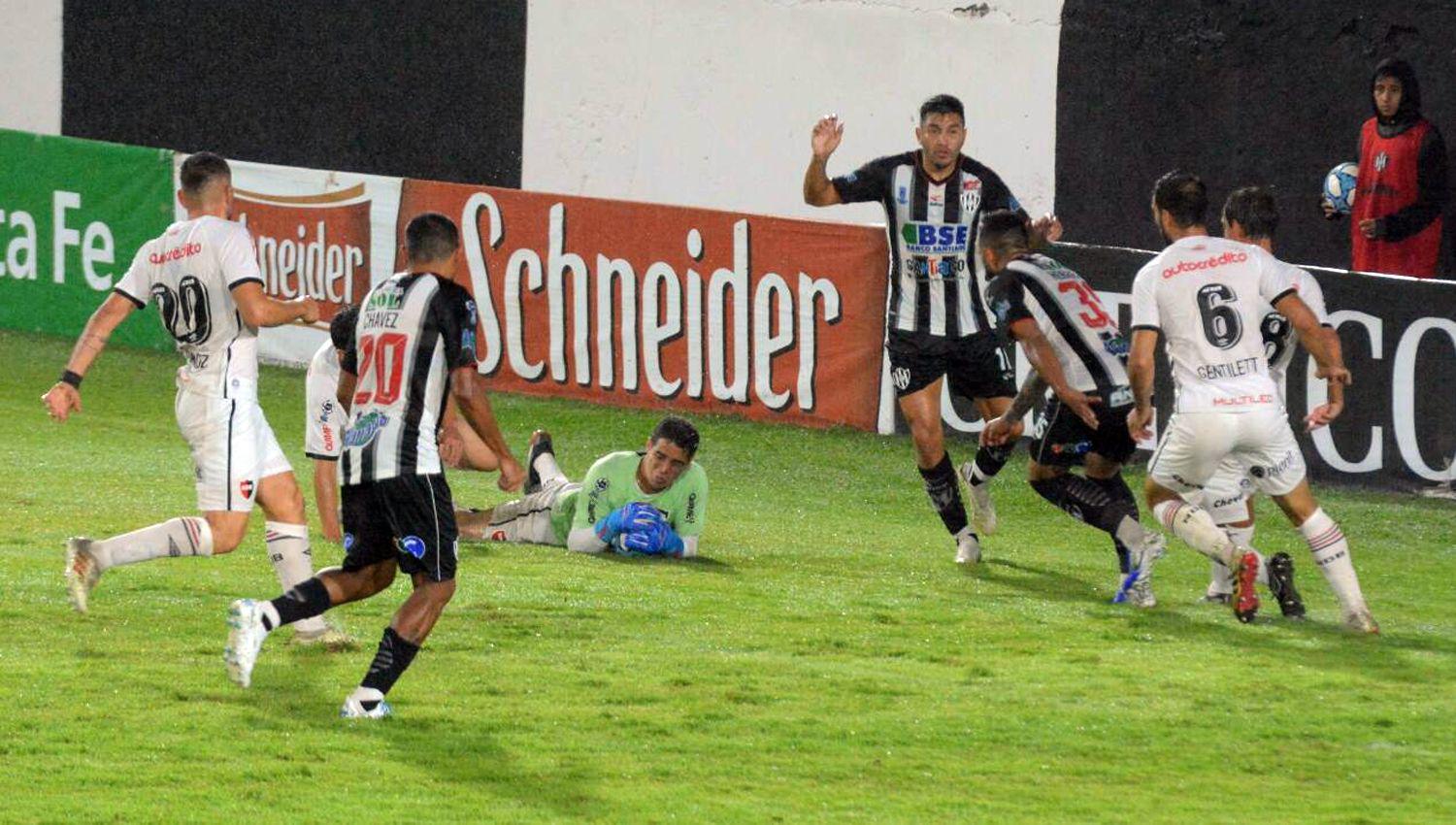 Central Coacuterdoba cayoacute ante Newells por 2 a 1