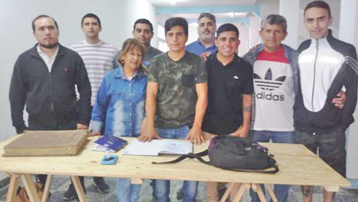 Tras la asamblea general ordinaria Marcelo Espiacutenola fue elegido nuevo presidente de Central Argentino de La Banda