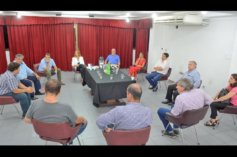 PARTICIPANTES Anoche en la sede de la CCI se decidió cómo se trabajar� a partir de hoy 
