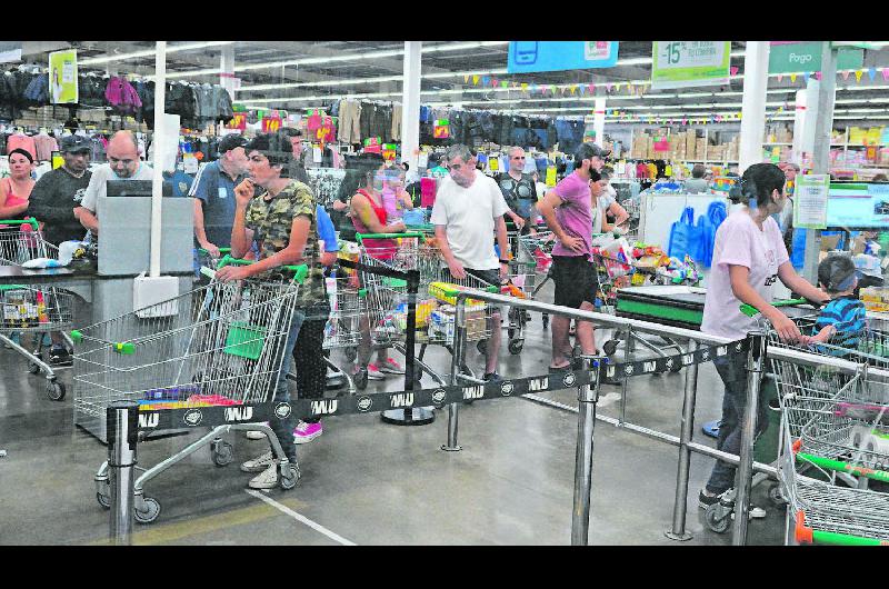 Grandes supermercados abren  de 7 a 20 y el gobierno publicoacute  el listado de precios maacuteximos