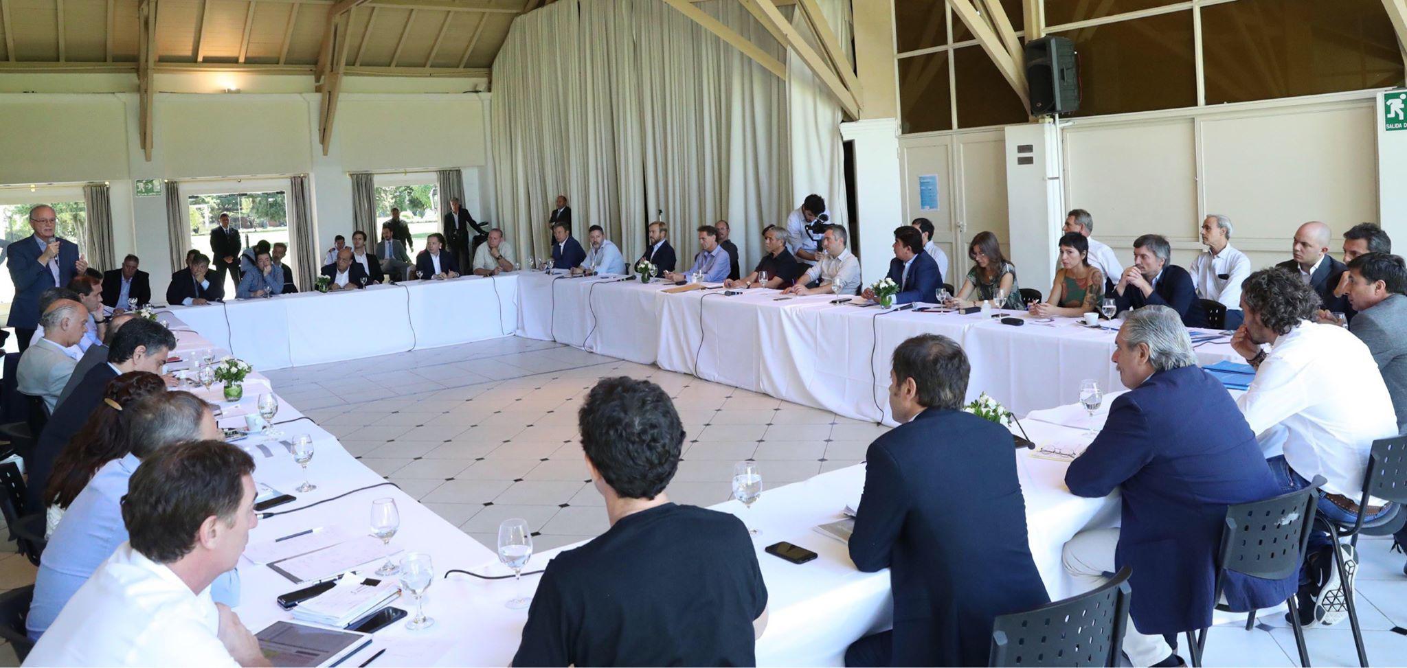 Alberto Fernaacutendez recibe a los intendentes del aacuterea Metropolitana de Buenos Aires