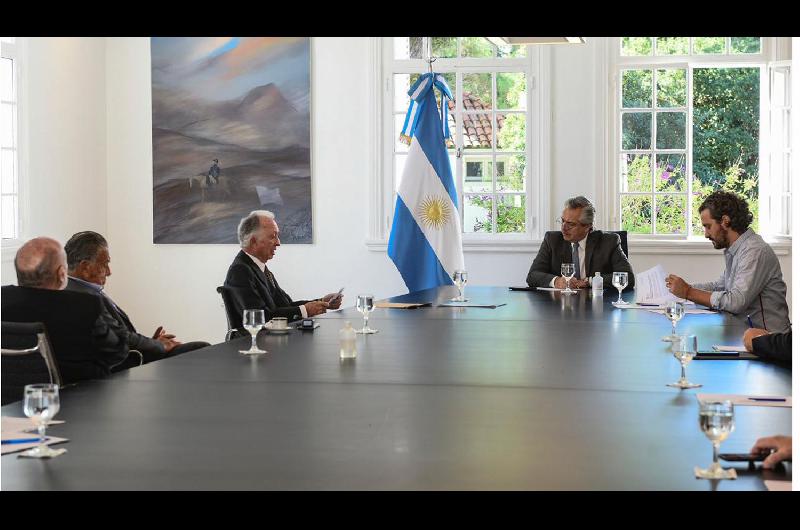 El Presidente recibioacute a la Caacutemara Argentina de Comercio