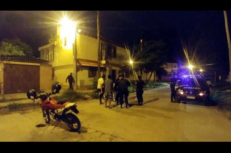 Violoacute la cuarentena salioacute a robar y amenazoacute a los policiacuteas con un arma falsa