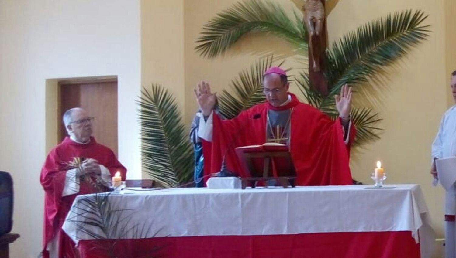 Monsentildeor Corral- ldquoSeraacute una Semana Santa con menos calle y maacutes hogarrdquo