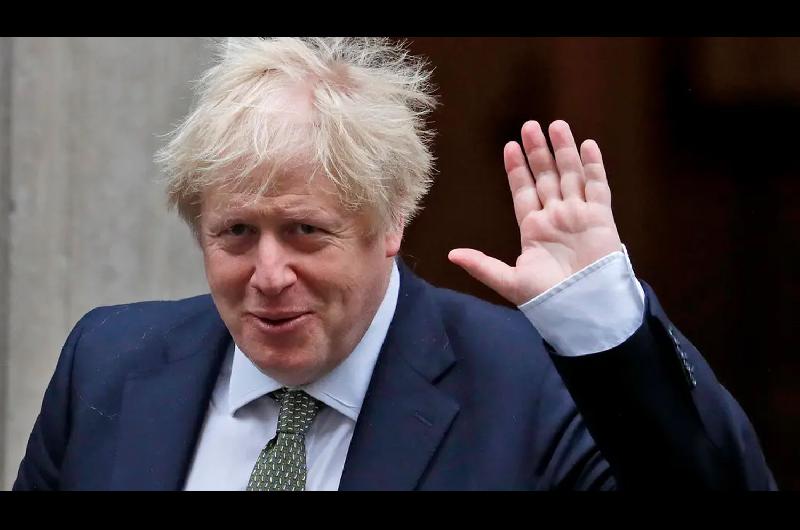 Coronavirus- Boris Johnson con respirador artificial ahora con fiebre y tos