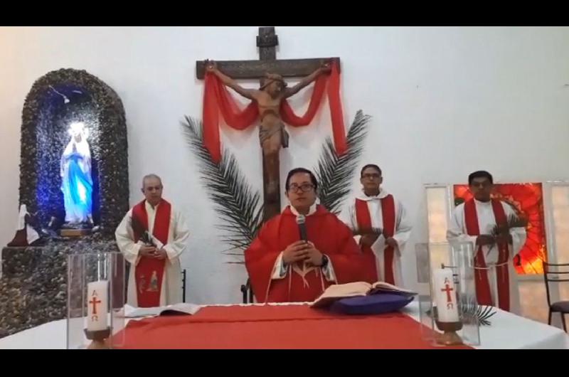 Los sacerdotes del Decanato Banda comenzaron Semana Santa en la parroquia de Lourdes