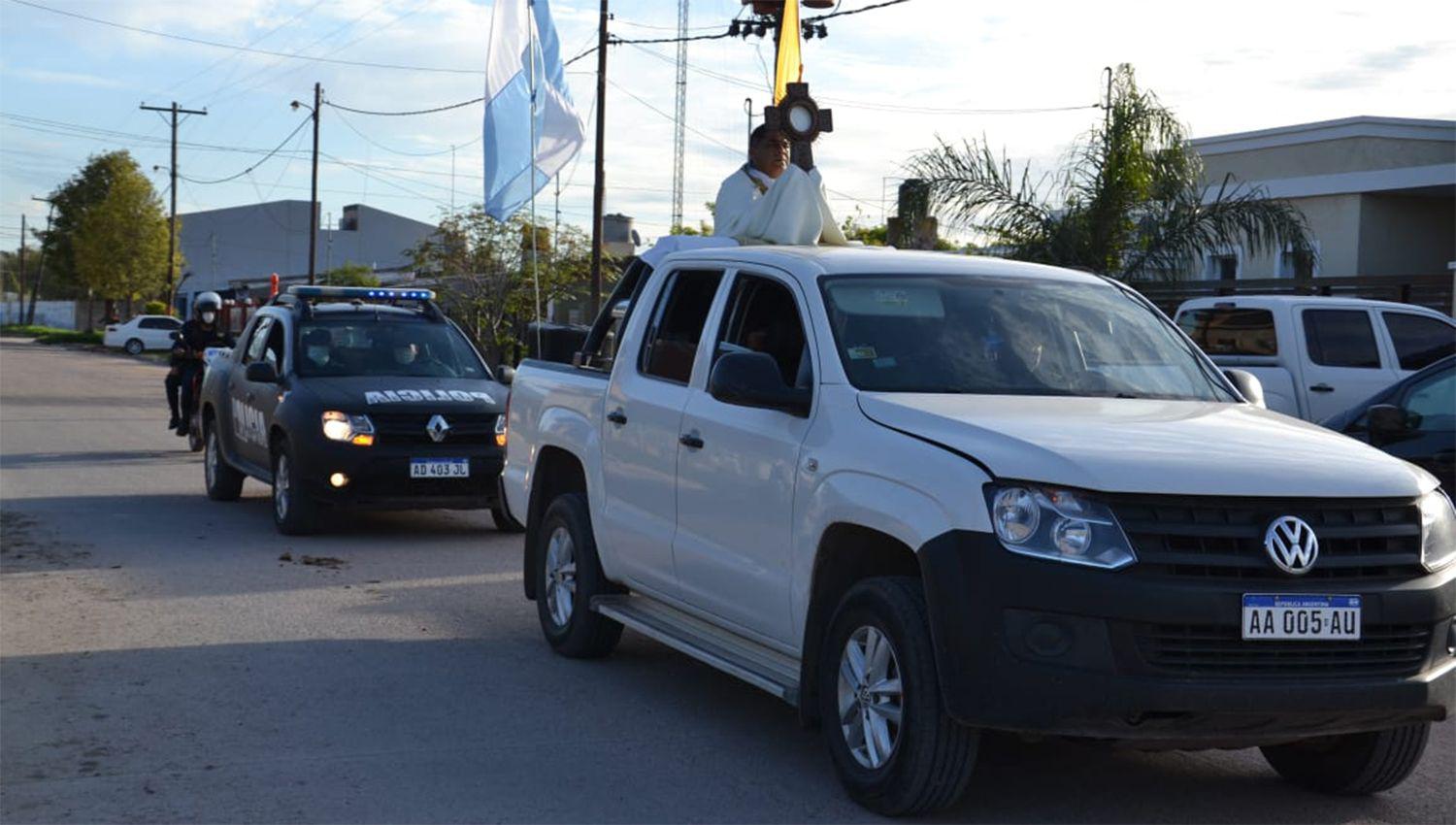 Jesuacutes Sacramentado recorrioacute las calles de Antildeatuya