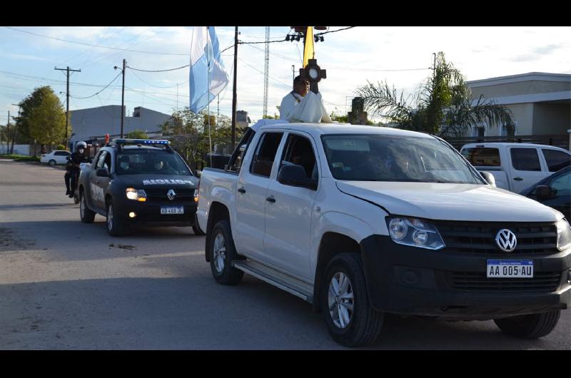 Jesuacutes Sacramentado recorrioacute las calles de Antildeatuya