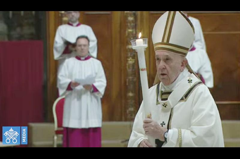 EN VIVO  El Papa Francisco preside la misa del Saacutebado de Gloria