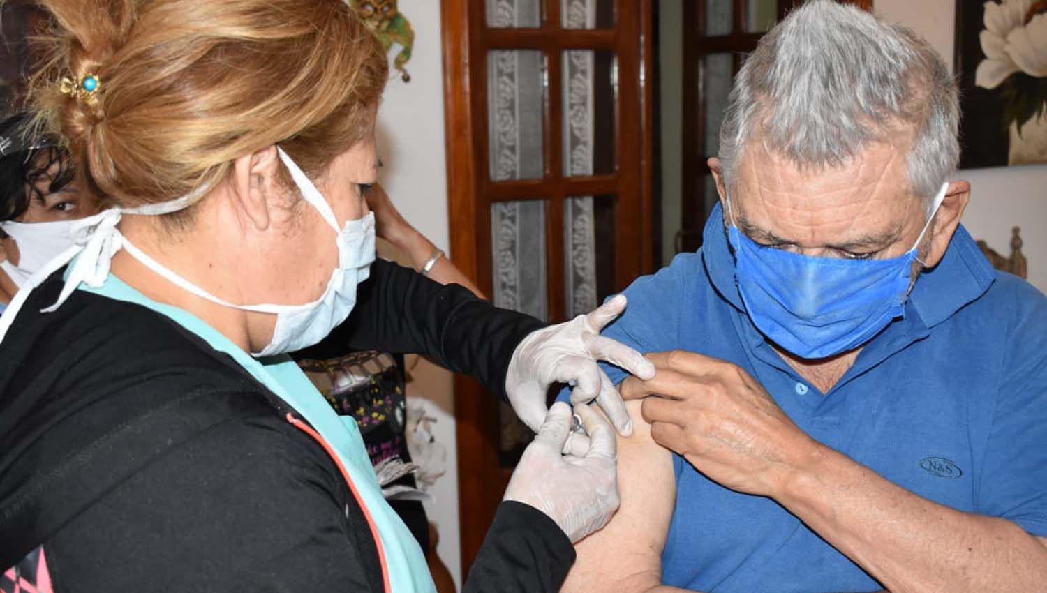 La Municipalidad de la Capital llevoacute a cabo vacunacioacuten antigripal en el barrio Los Lagos