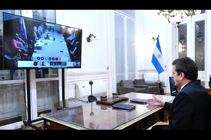 Luis Basterra fue el octavo ministro en quince diacuteas que presenta informes por videoconferencia ante la Caacutemara de Diputados