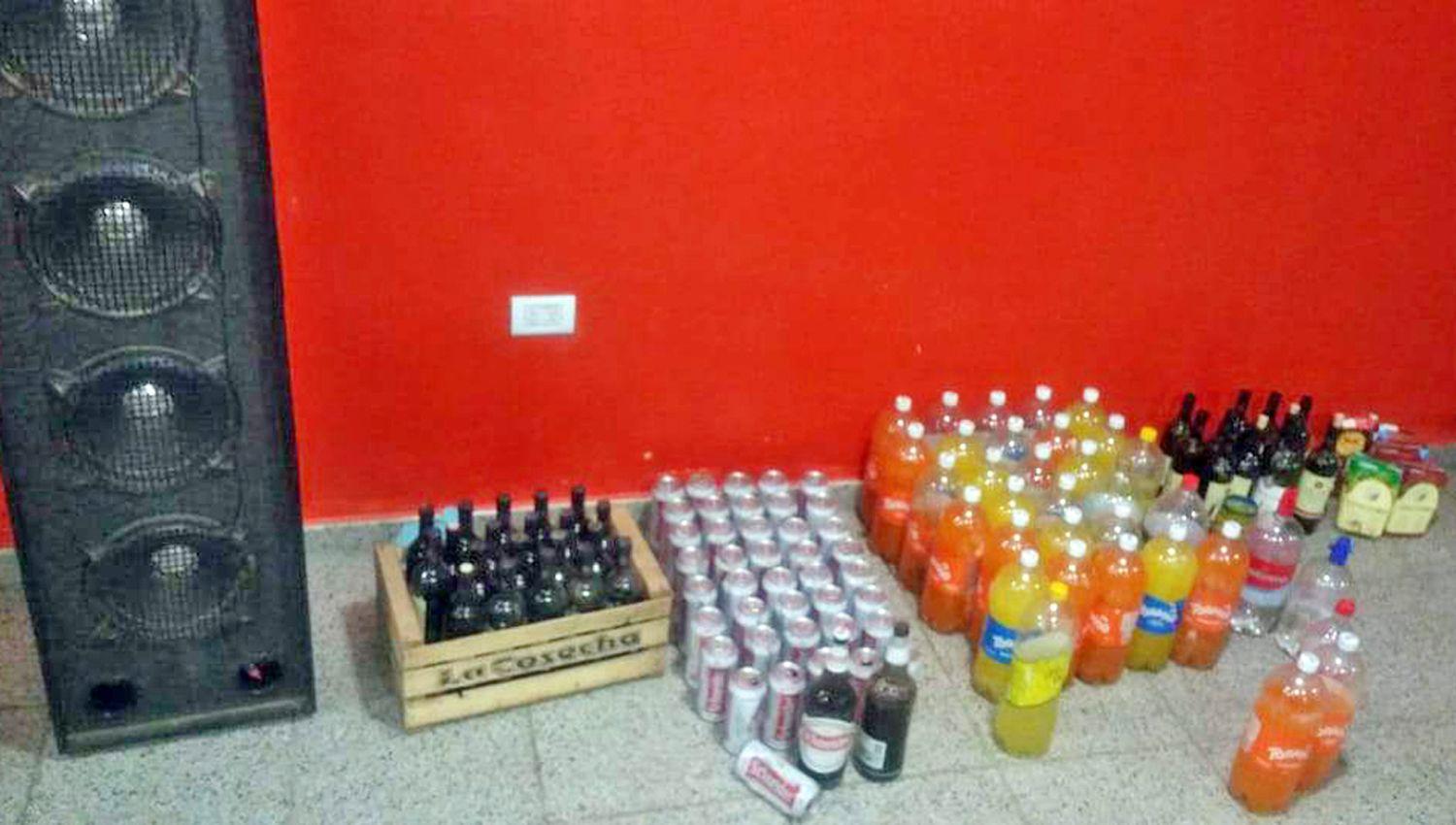 Festejaban un cumpleantildeos en un paraje del interior choyano y quedaron detenidas 21 personas