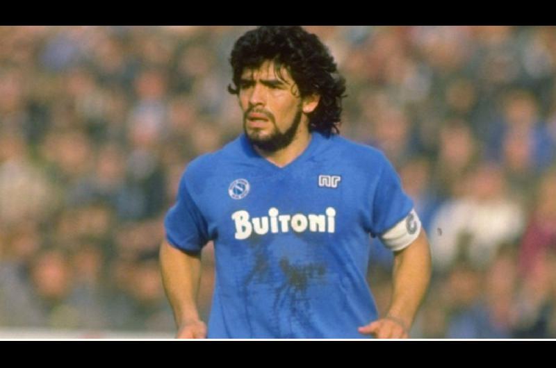 Subastan camiseta de Maradona del Napoli para lucha contra coronavirus