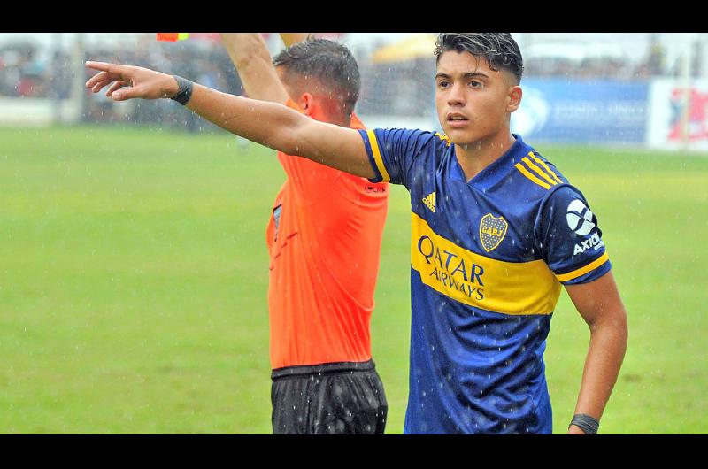 Exequiel con 17 años comenzó este año en la Reserva de Boca en la que fue acumulando minutos
