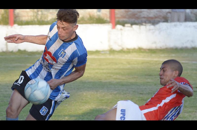 Veacutelez Unioacuten Santiago y Sportivo Fernaacutendez siguen en carrera