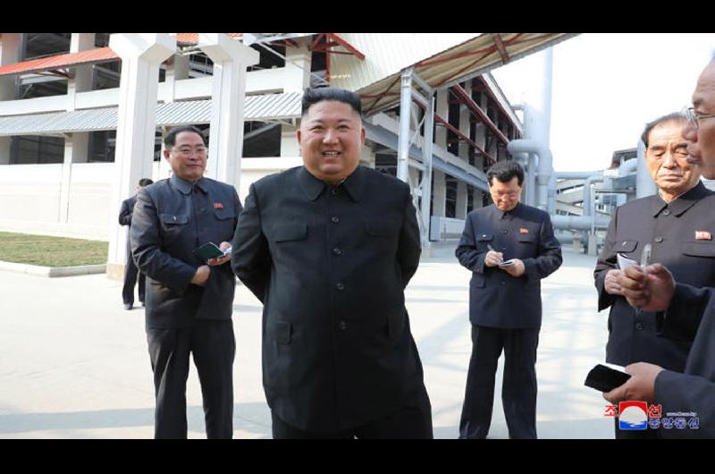 Kim Jong-un reaparecioacute en puacuteblico y le puso fin a los rumores de su muerte