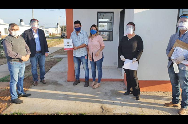 Realizaron la entrega de viviendas a varias familias de Pozo Hondo