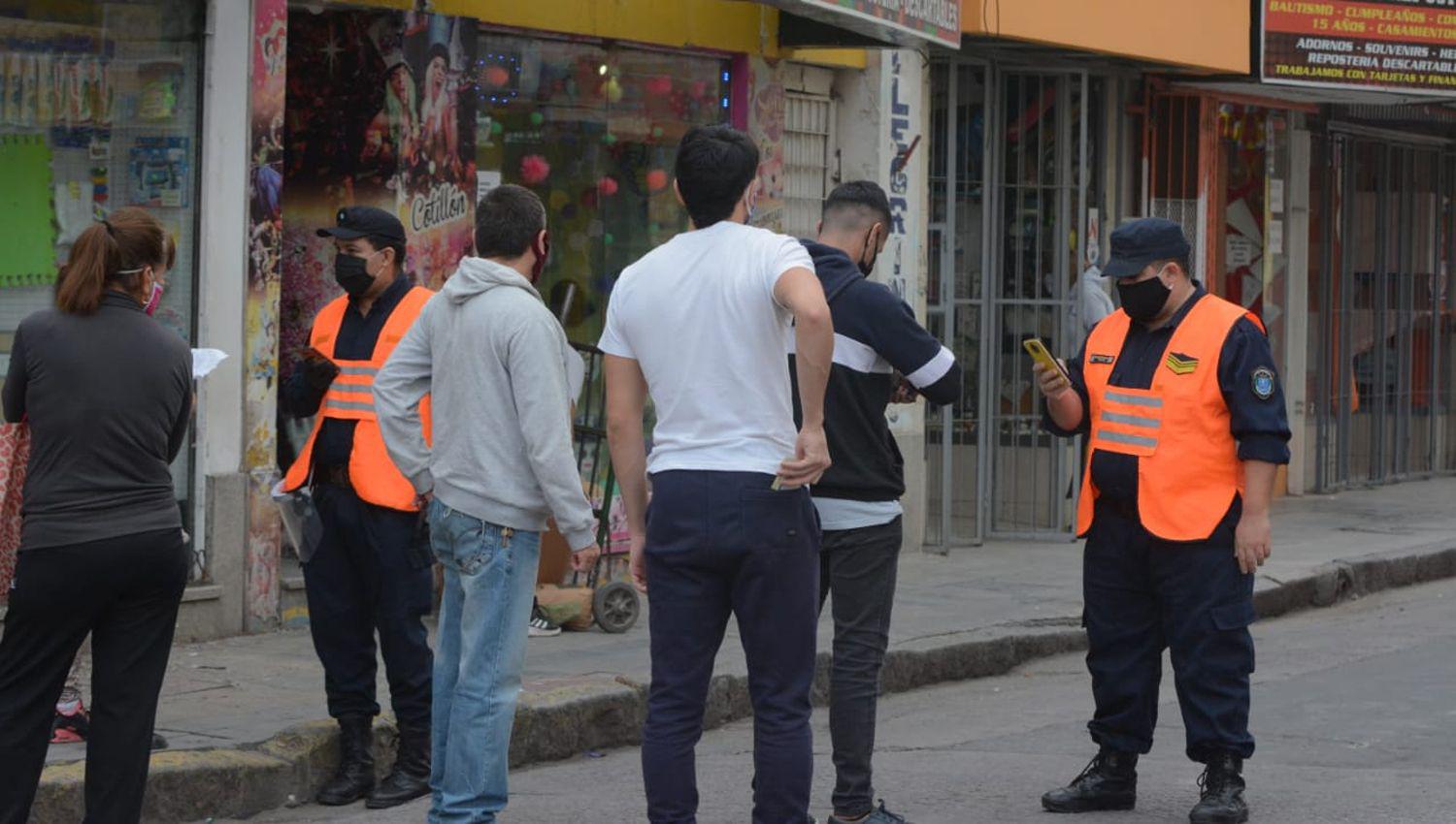 La Policiacutea pone a disposicioacuten un nuacutemero de celular para despejar dudas sobre el regreso de varados